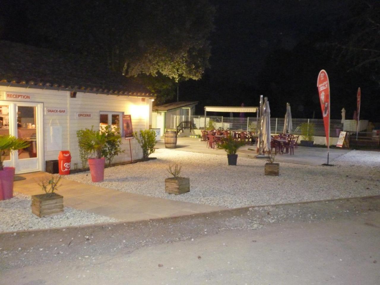 Camping De Graniers Monoblet Exteriér fotografie
