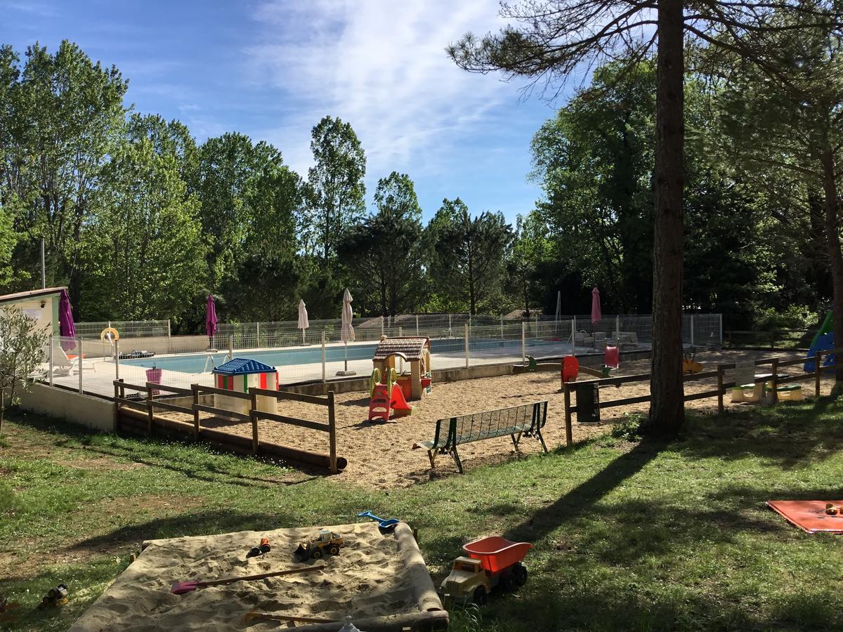 Camping De Graniers Monoblet Exteriér fotografie