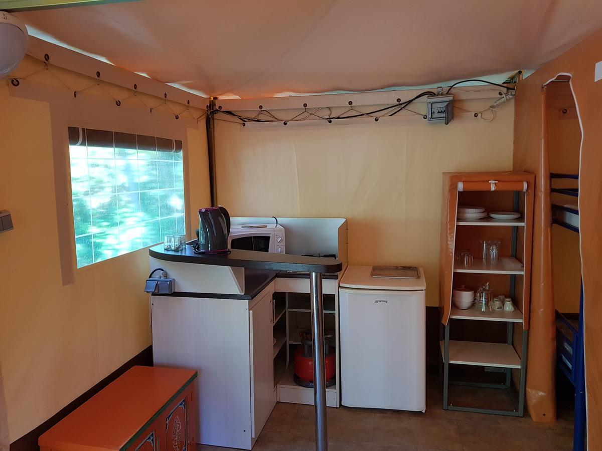 Camping De Graniers Monoblet Exteriér fotografie